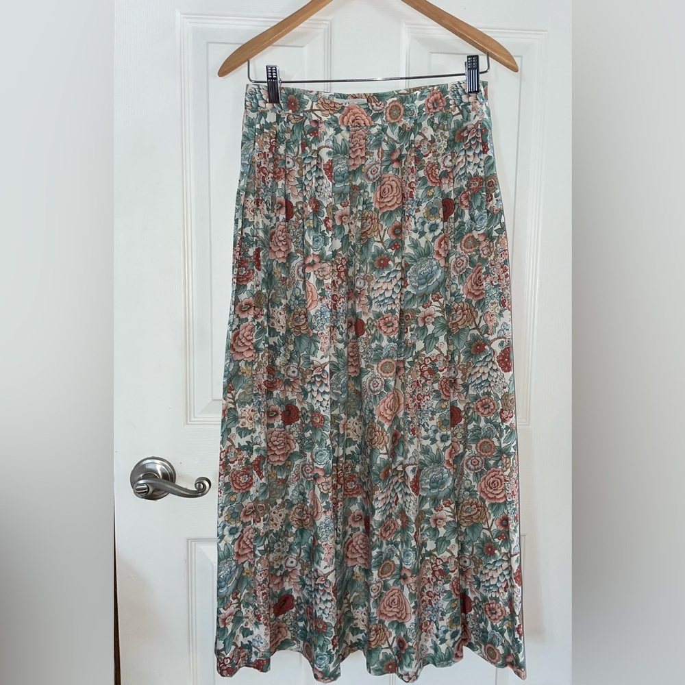 Vintage JG Hook Hungarian Made Floral Pleated Rayon Midid Skirt